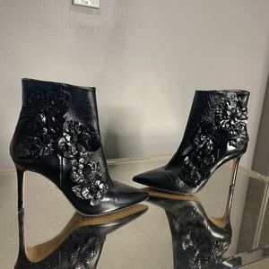 Stunning ankle boot,